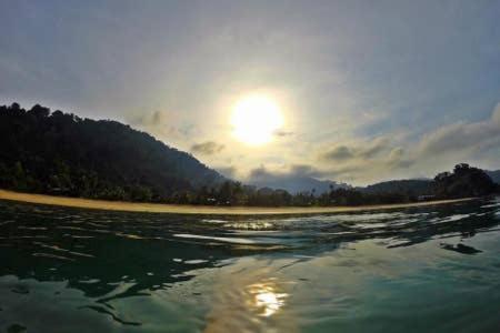 Beachfront Hut Upstairs Astra - Beach Shack Chalet Kampong Juara ภายนอก รูปภาพ