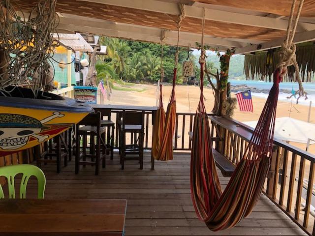 Beachfront Hut Upstairs Astra - Beach Shack Chalet Kampong Juara ภายนอก รูปภาพ