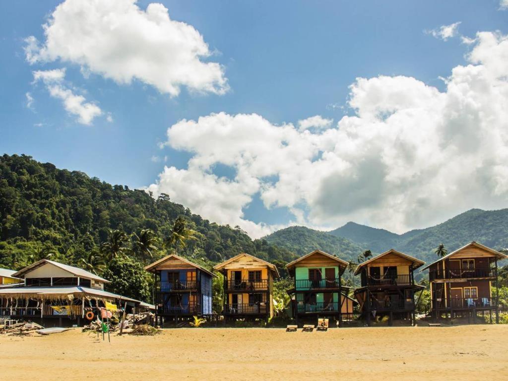 Beachfront Hut Upstairs Astra - Beach Shack Chalet Kampong Juara ภายนอก รูปภาพ