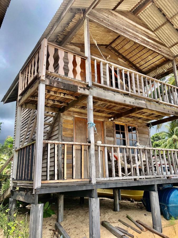 Beachfront Hut Upstairs Astra - Beach Shack Chalet Kampong Juara ภายนอก รูปภาพ