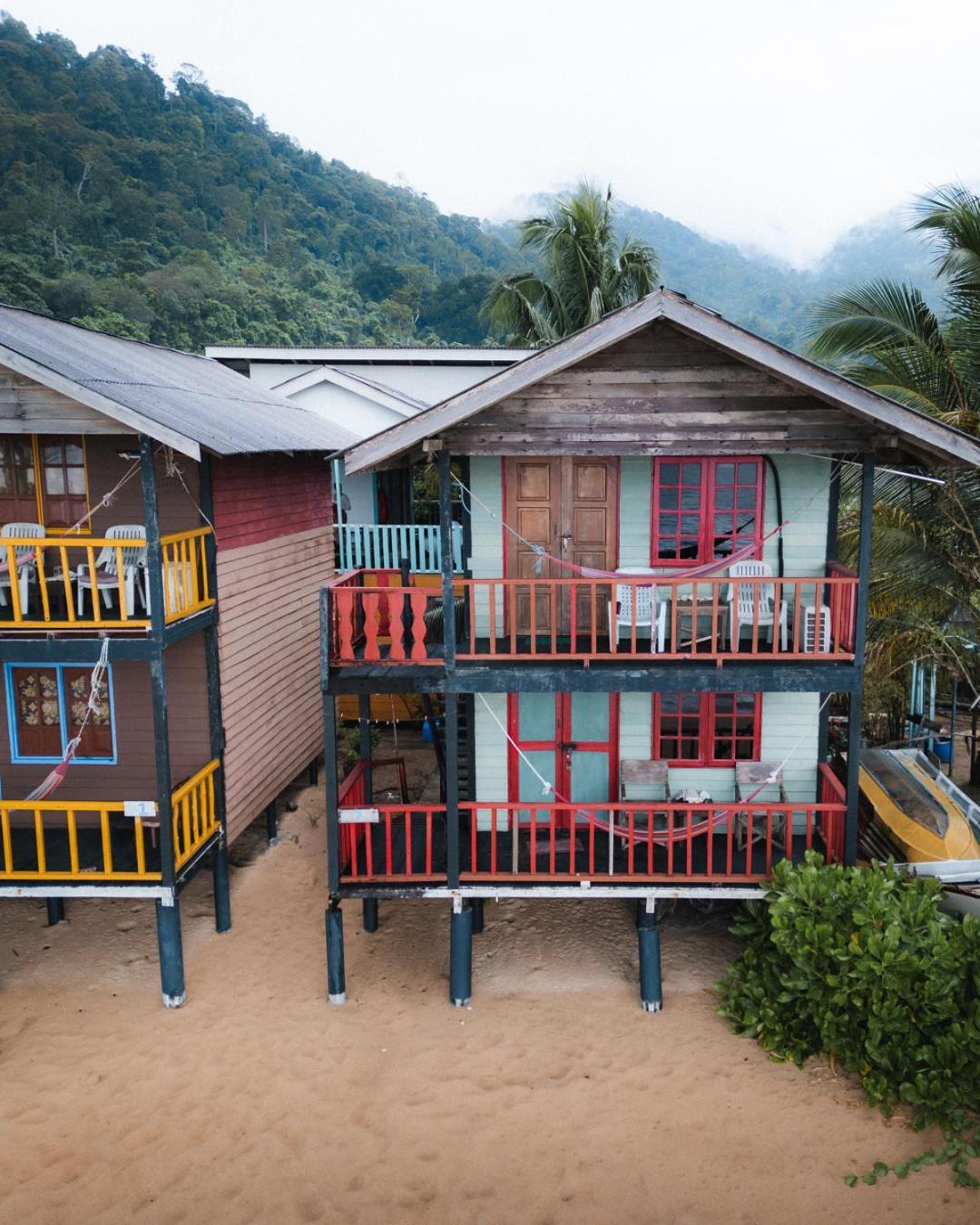 Beachfront Hut Upstairs Astra - Beach Shack Chalet Kampong Juara ภายนอก รูปภาพ